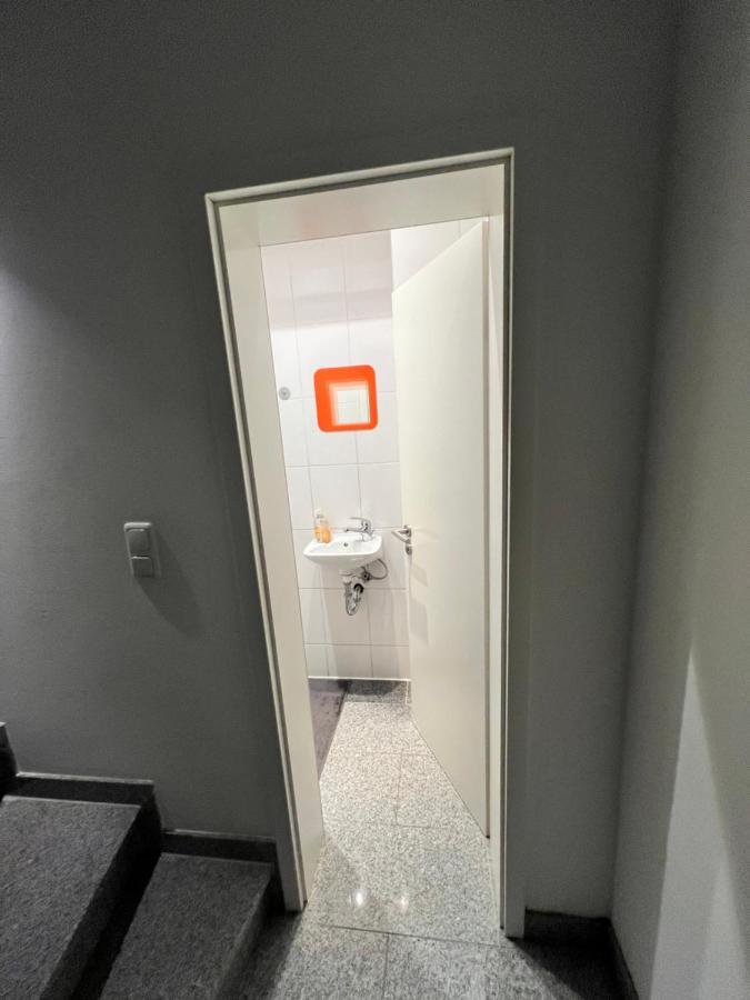 Budget Rooms Just For Sleeping - Digital Access 科隆 外观 照片