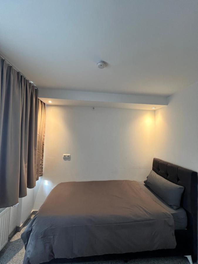 Budget Rooms Just For Sleeping - Digital Access 科隆 外观 照片