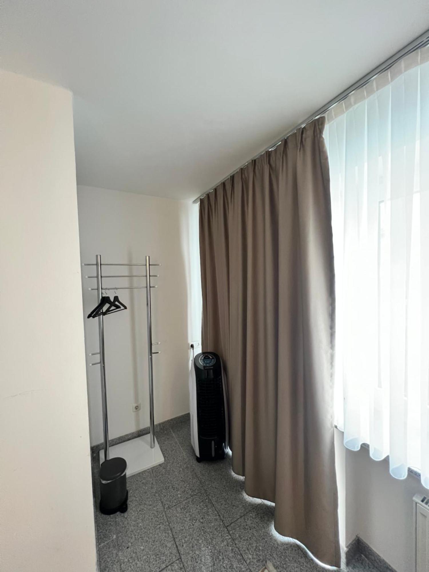 Budget Rooms Just For Sleeping - Digital Access 科隆 外观 照片