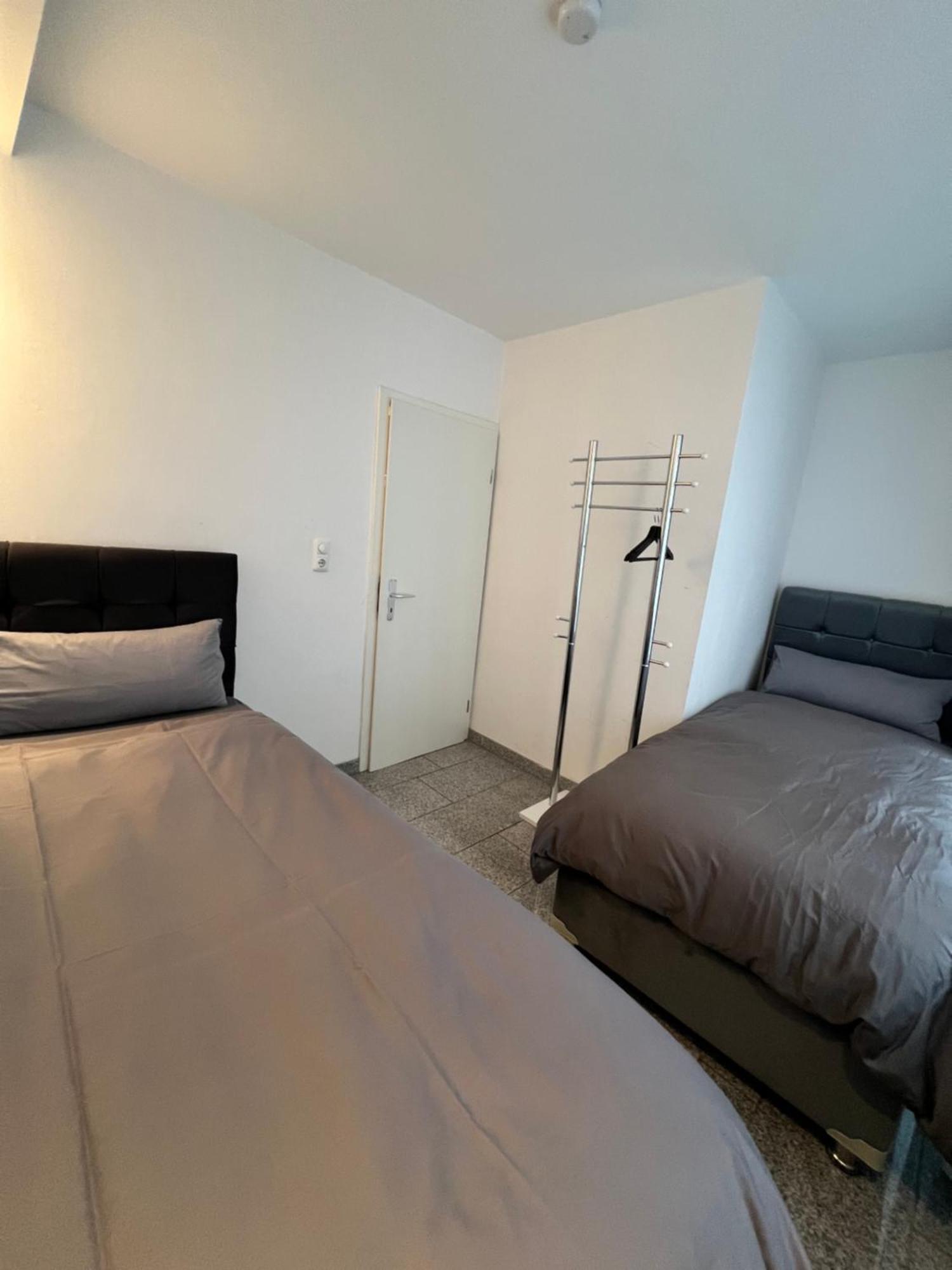 Budget Rooms Just For Sleeping - Digital Access 科隆 外观 照片