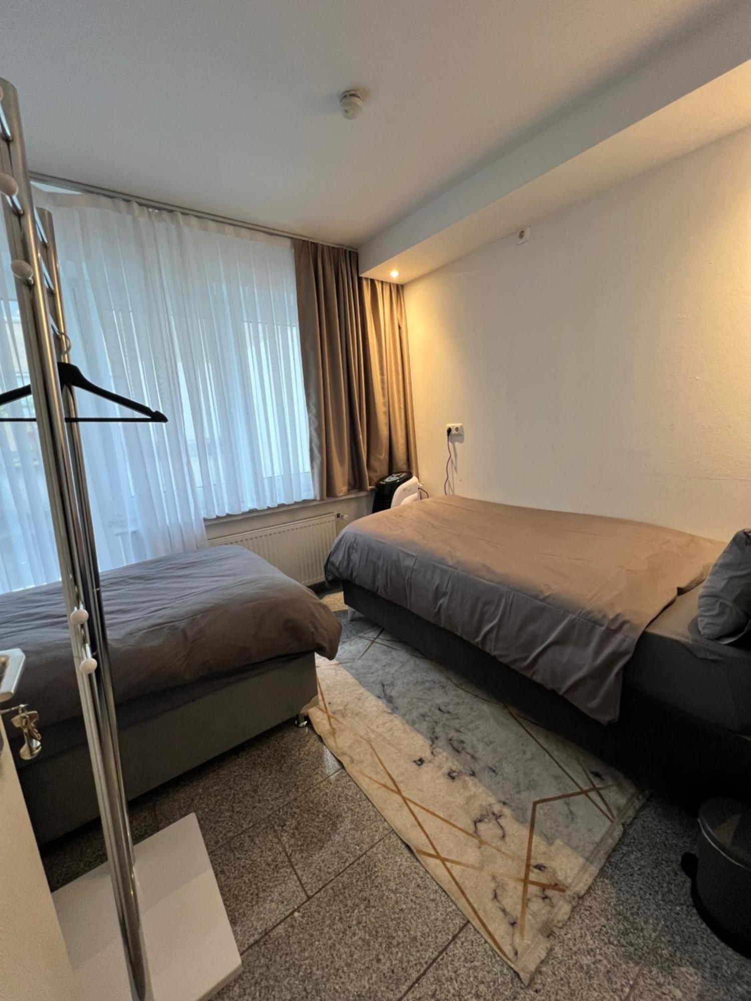 Budget Rooms Just For Sleeping - Digital Access 科隆 外观 照片